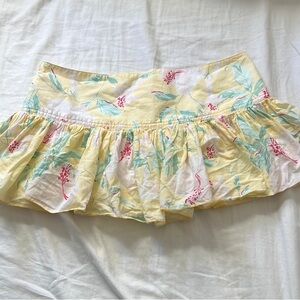 Authentic vintage Y2k pale yellow Abercrombie and Fitch mini skirt